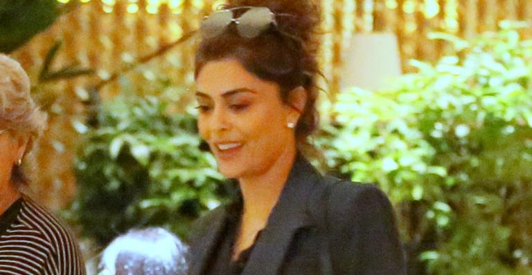 Juliana Paes vai jantar com a mãe e os filhos em raro momento em família