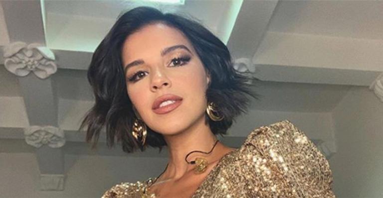 Mariana Rios choca ao mostrar árvore de Natal com bolas gigantes