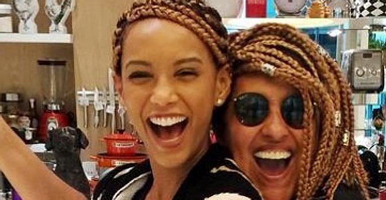 Regina Casé faz homenagem de aniversário à Taís Araujo e revela: ”O pagode nos aproximou”