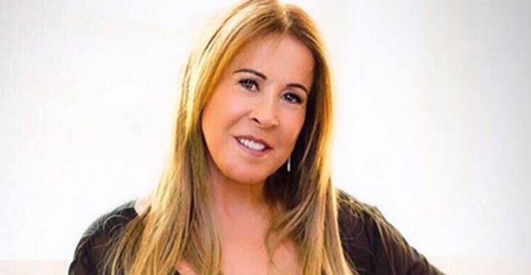 Zilu Camargo ostenta corpão ao surgir com look justíssimo
