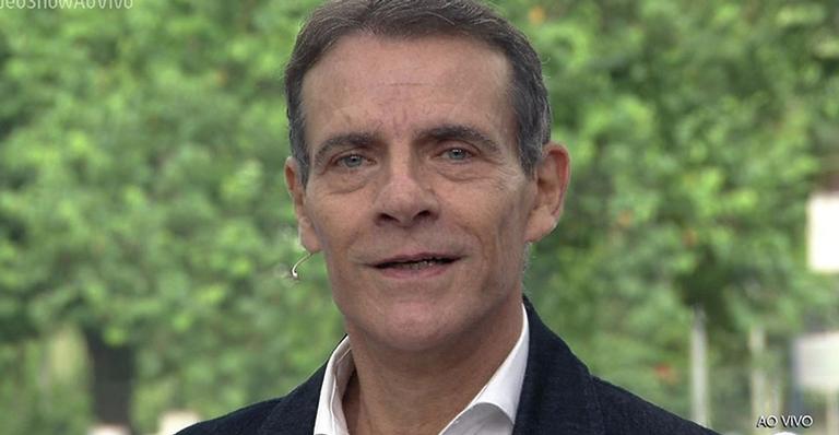 Ex-ator da Globo, Mário Gomes festeja licença para vender sanduíche na rua