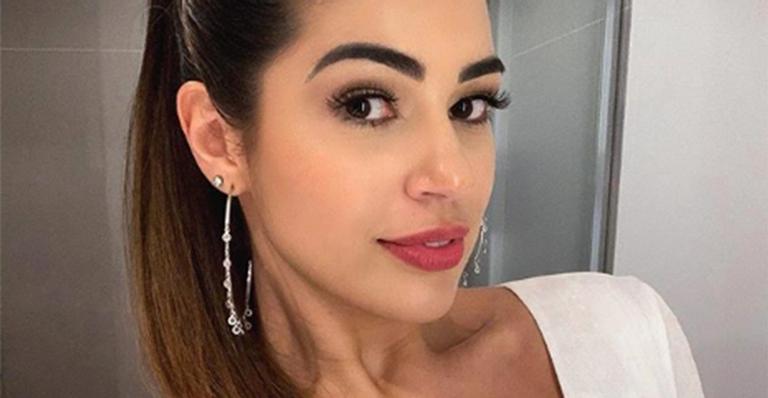 Ex-BBB Vivian Amorim surge com maiô cavado ao curtir cruzeiro