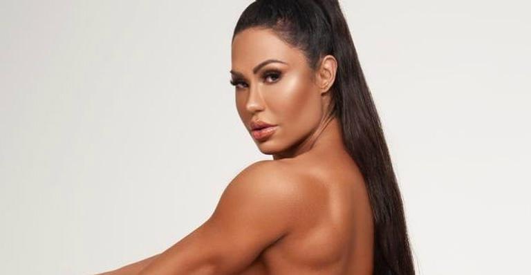 Gracyanne Barbosa põe bumbum pra joga em aula de pole dance e arranca suspiros dos fãs
