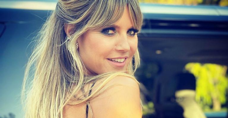 Heidi Klum surpreende seguidores ao posar nua na internet