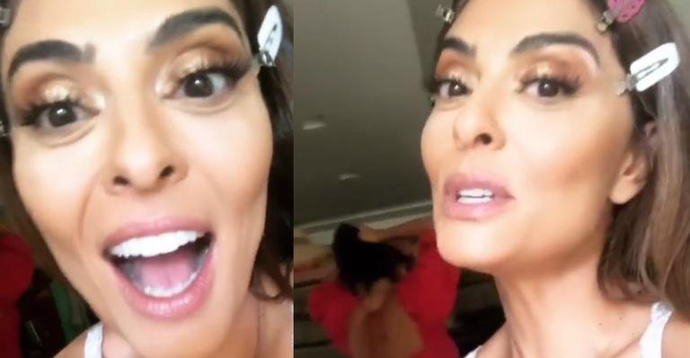 Só de lingerie, Juliana Paes aparece se maquiando e encara perrengue: ”Faz como?”