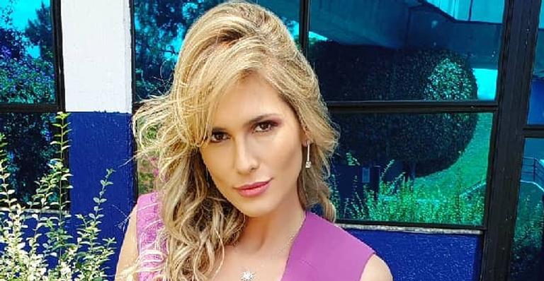 Lívia Andrade surge de vestido micro e revela o peso após preocupação dos fãs
