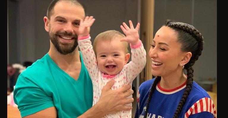 Sabrina Sato contrata equipe de decoração e monta árvore de Natal gigante para Zoe