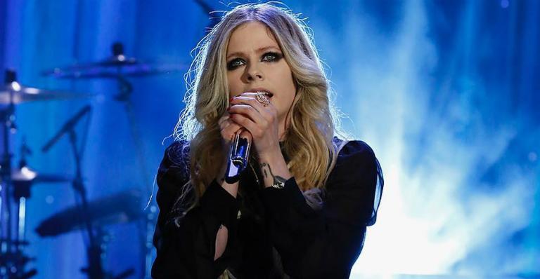 Acabou! Avril Lavigne e Phillip Sarofim terminam relacionamento, segundo revista