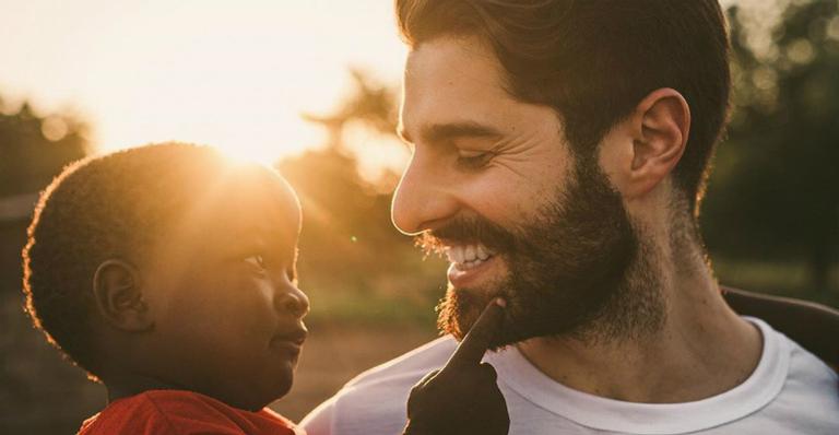 DJ Alok inicia campanha de arrecadação para crianças na África: “Transformação”