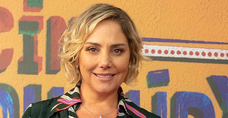 Feliz e em clima de romance, Heloisa Périssé curte férias ao lado do marido em Roma