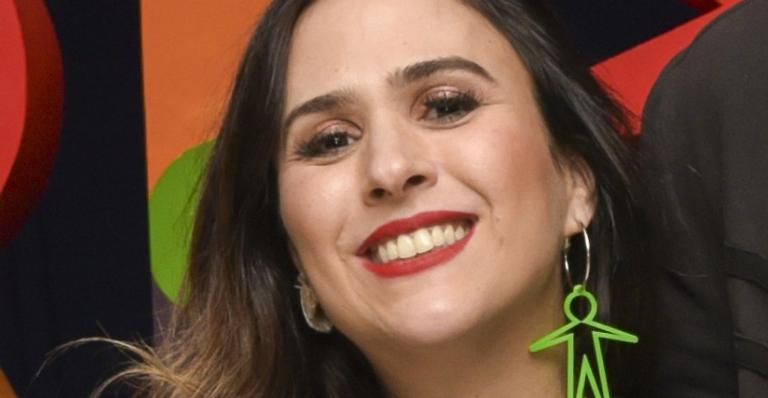 Tatá Werneck flagra filha de um mês em pé e brinca: ”Faz meu imposto de renda”