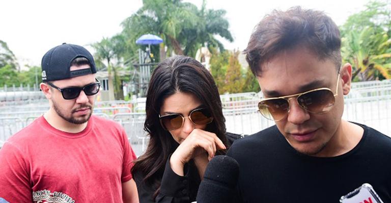 Leandro e Bruno, do KLB, se emocionam na despedida de Gugu Liberato