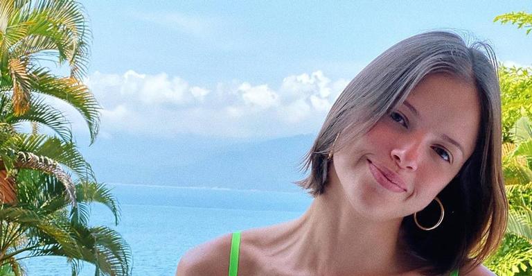 Aproveitando as férias, Agatha Moreira curte dia de descanso em cachoeira