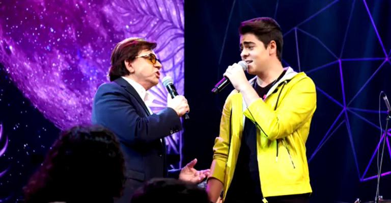 Chitãozinho canta com o filho, Enrico, pela primeira vez na TV