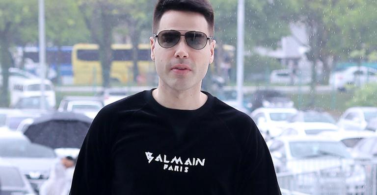 Após velório de Gugu Liberto, Luiz Bacci vai para festa de confraternização do ‘Cidade Alerta’