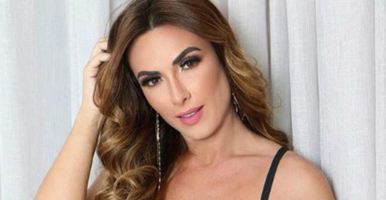 Nicole Bahls exibe curvas e eleva a temperatura em clique de lingerie: ”Me sinto maravilhosa”