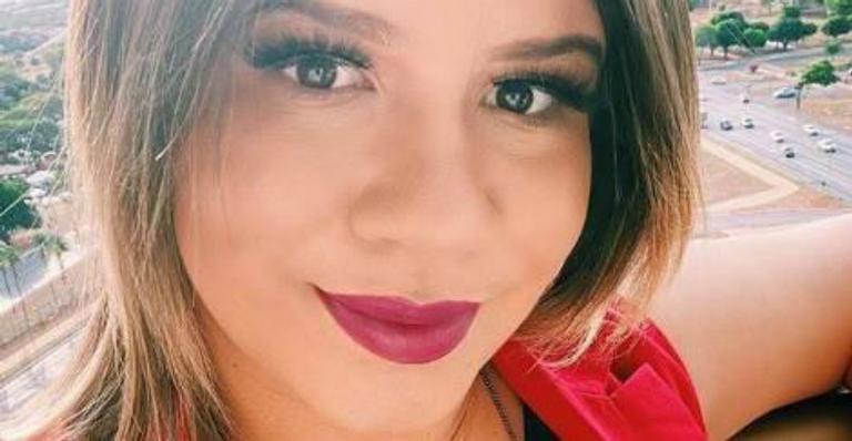 No sexto mês, Marília Mendonça mostra barrigão sem filtros em vestido coladinho