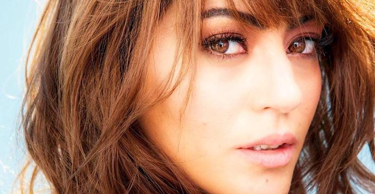 Carol Castro surge plena usando peruca loira e seguidores elogiam: ‘Maravilhosa’