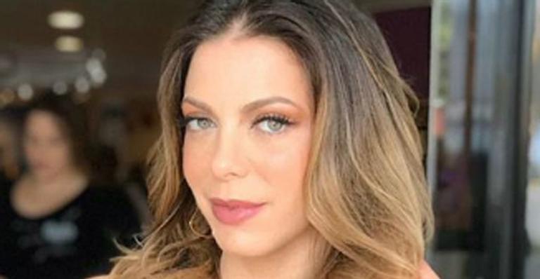 Filha de Sheila Mello rouba a cena em passeio com a mãe em São Paulo