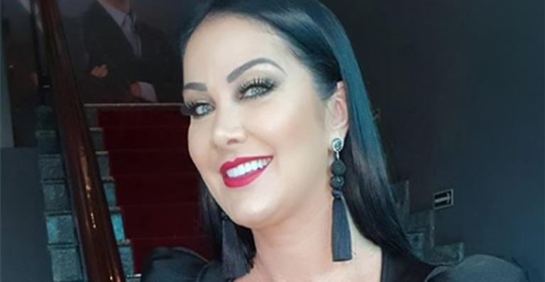 Helen Ganzarolli abusa do decote com transparência estratégica