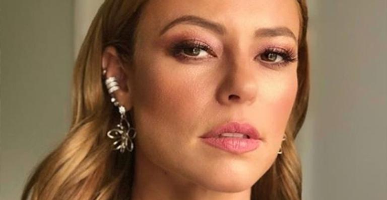 Paolla Oliveira surge com look deslumbrante no casamento de amigo