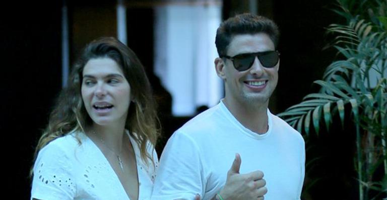 Cauã Reymond e Mariana Goldfarb fazem raríssima aparição com Sofia em shopping
