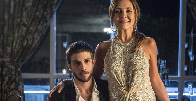 Chay Suede fala sobre nova parceria com Adriana Esteves: ”Um privilégio”