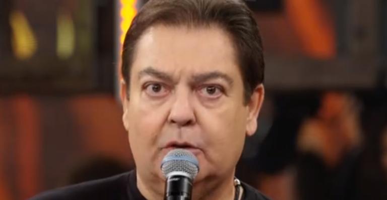 Faustão dispara alfinetada contra vida amorosa das bailarinas e ganha risos nervosos