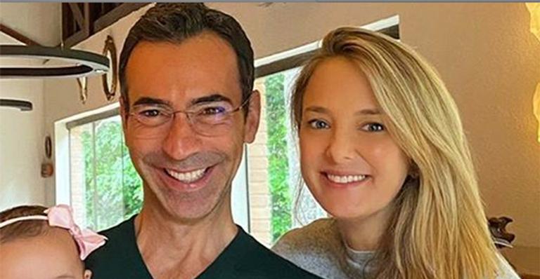 Filha de Cesar Tralli e Ticiane Pinheiro rouba a cena em foto com os pais