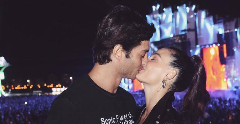 Isis Valverde compartilha clique romântico com o marido André Resende: ‘Love’