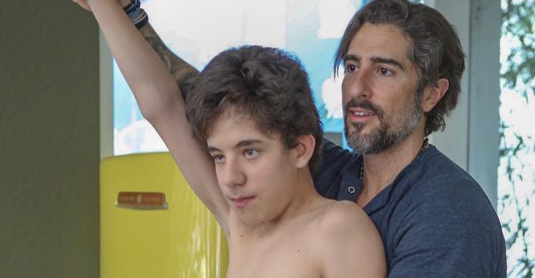 Marcos Mion se emociona ao ver filho autista atuar pela primeira vez: ”Quem disse que sonhos não se realizam?”