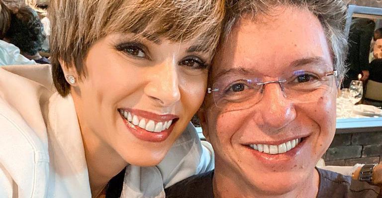 Ana Furtado e Boninho posam coladinhos e atriz declara seu amor: ‘Com meu gato’