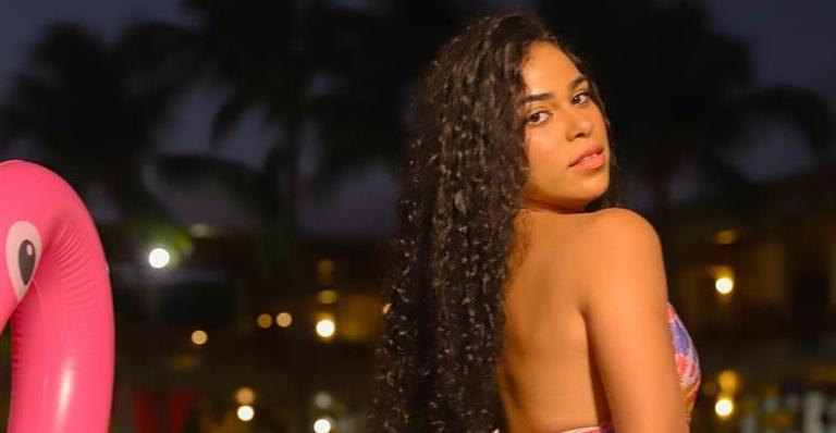 Elana Valenária exibe o que ninguém viu no BBB e choca fãs com bumbum imenso em foto de maiô