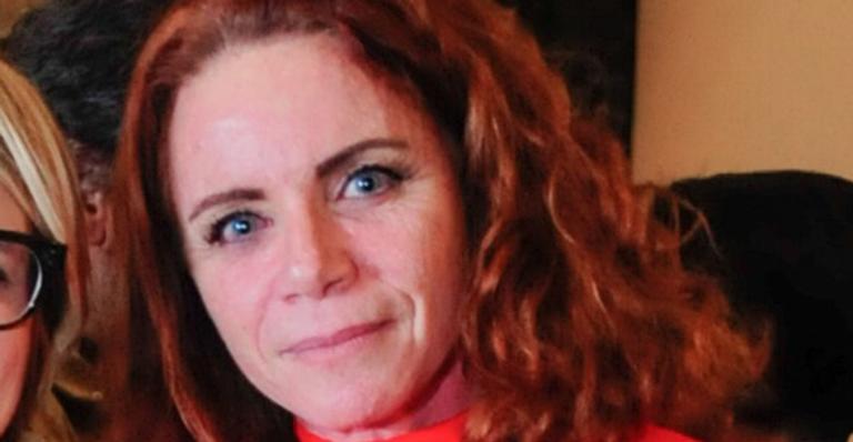 Leilane Neubarth faz raríssima aparição com a companheira em lançamento de filme