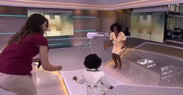 Garotinha invade o Jornal Hoje para conhecer Maju Coutinho e gera comoção