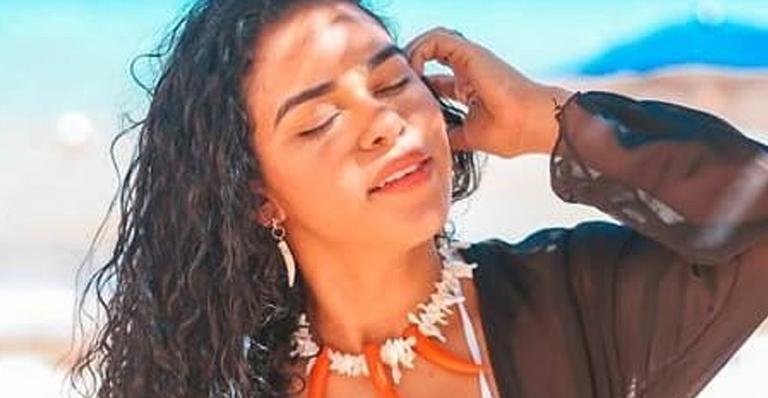 Ex-BBB Elana Valenaria faz topless e causa na web com corpão escultural: ”Maravilhosa”