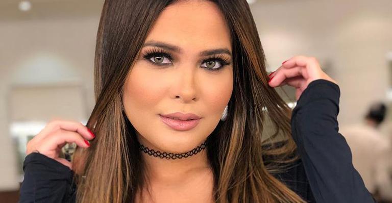 Geisy Arruda aumenta temperatura ao surgir com maiô cavadíssimo e ironiza: ”Bem discreta”
