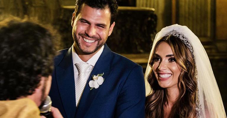 Nicole Bahls comemora primeiro aniversário de casamento com Marcelo Bimbi