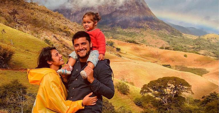 Yanna Lavigne recebe abraço da filha e se emociona: ‘Quem é a princesa da mamãe?’