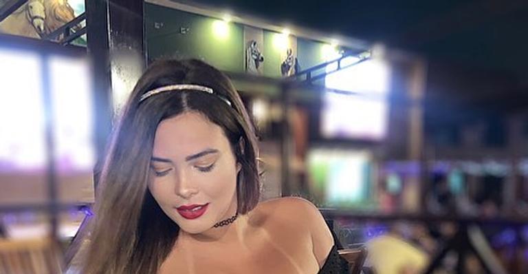 Errou o tamanho? Geisy Arruda aposta em vestido minúsculo e mostra quase tudo na web