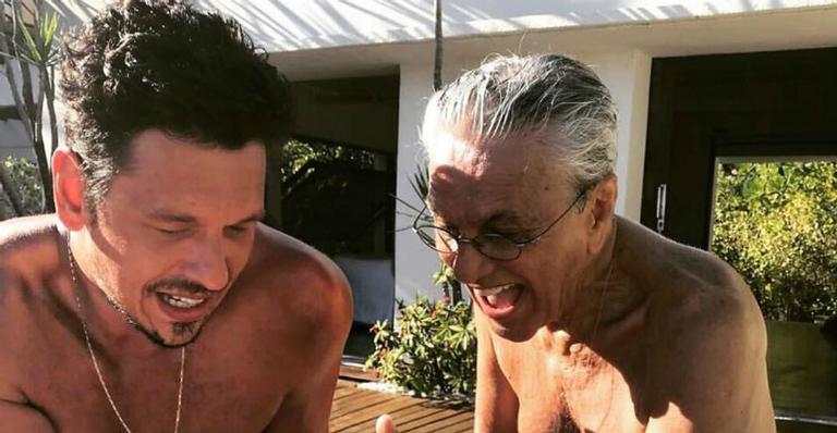 João Vicente de Castro surpreende Caetano Veloso ao mostrar seu cantor preferido de 2019
