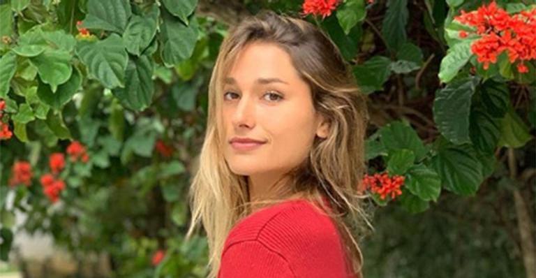 Sasha Meneghel surge de biquíni e corpo em forma rouba a cena