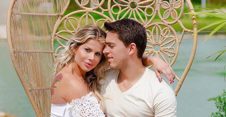 Karina Bacchi surge em momento romântico com o marido, Amaury Nunes: ‘Nos faz tão bem’