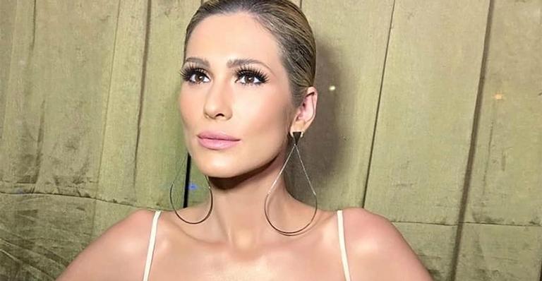 Lívia Andrade exibe seios fartos ao dispensar sutiã em look chique e sensual