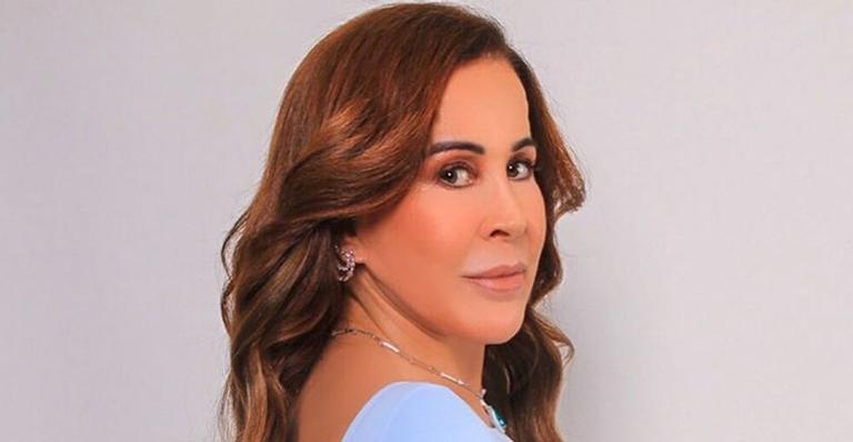 Zilu Camargo empina o bumbum com as costas nuas e deixa fãs sem fôlego