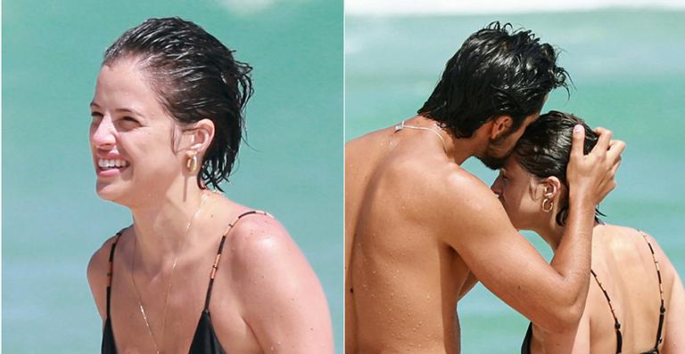 Agatha Moreira e Rodrigo Simas namoram e trocam carinhos em praia do Rio