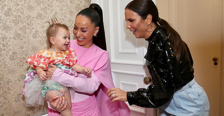 Zoe Sato tem reação inesperada ao ver Ivete Sangalo e deixa a cantora sem palavras