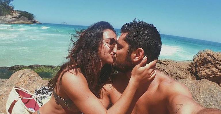 Bruno Gissoni celebra seu aniversário em cachoeira com a família e amigos