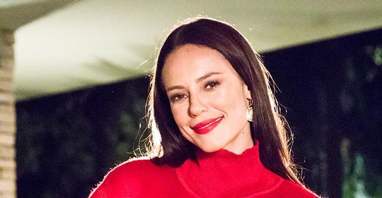 Com cabelo natural, Paolla Oliveira seduz ao fazer carão na web