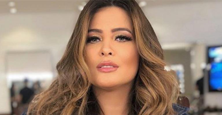 Geisy Arruda abusa da sensualidade em clique de lingerie na cama